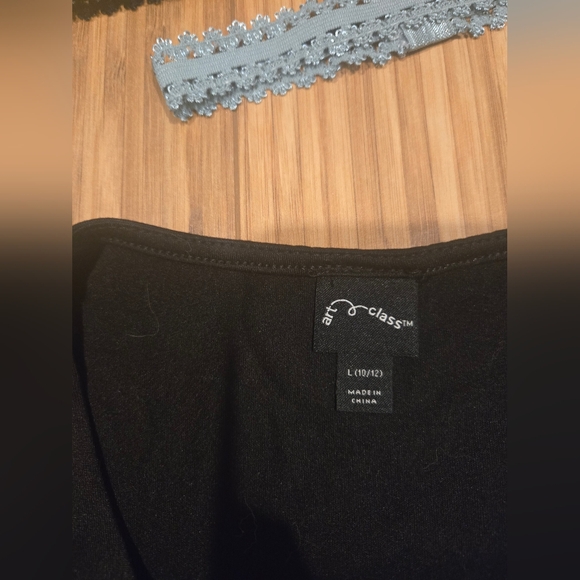 NWT Art Class Black Short Sleeve Cropped Tee With Headbands - Picture 5 of 8